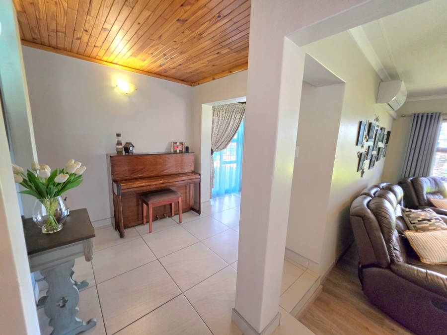 5 Bedroom Property for Sale in La Provance Free State